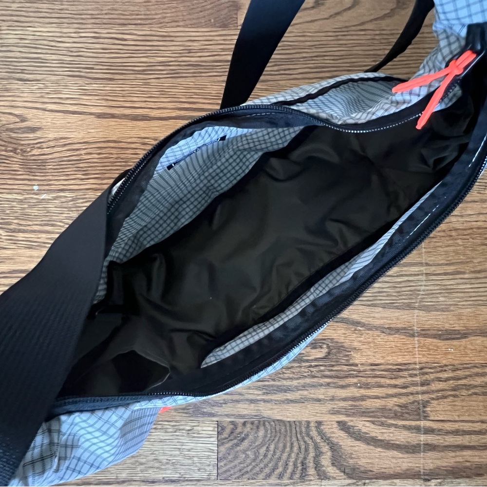 Alpine Sea Cross Body Bag - Picture 4 of 4